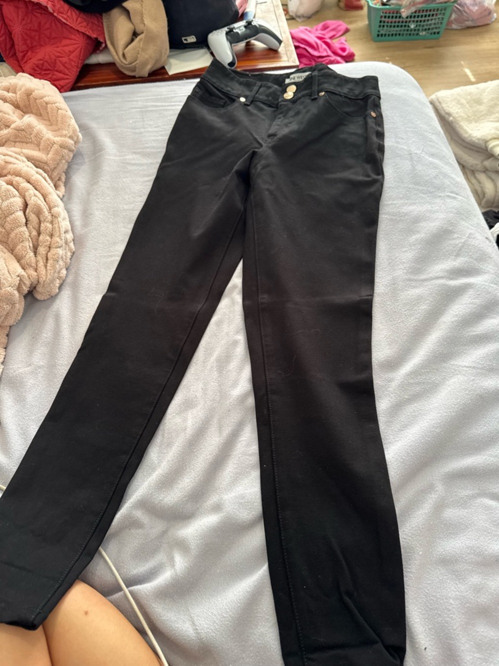 Nine West Black Skinny Jeans with Gold Hardware